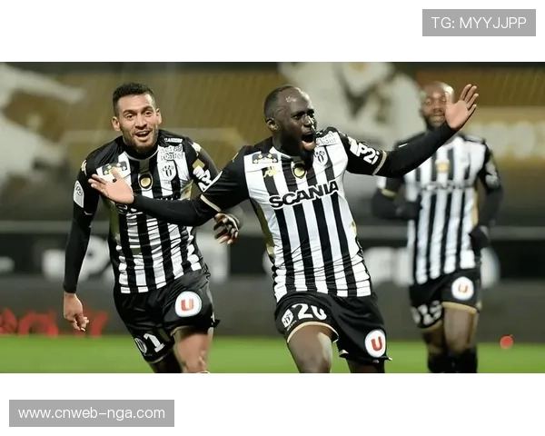 法甲联赛竞争升级中小球队纷纷效仿进行体系化建设